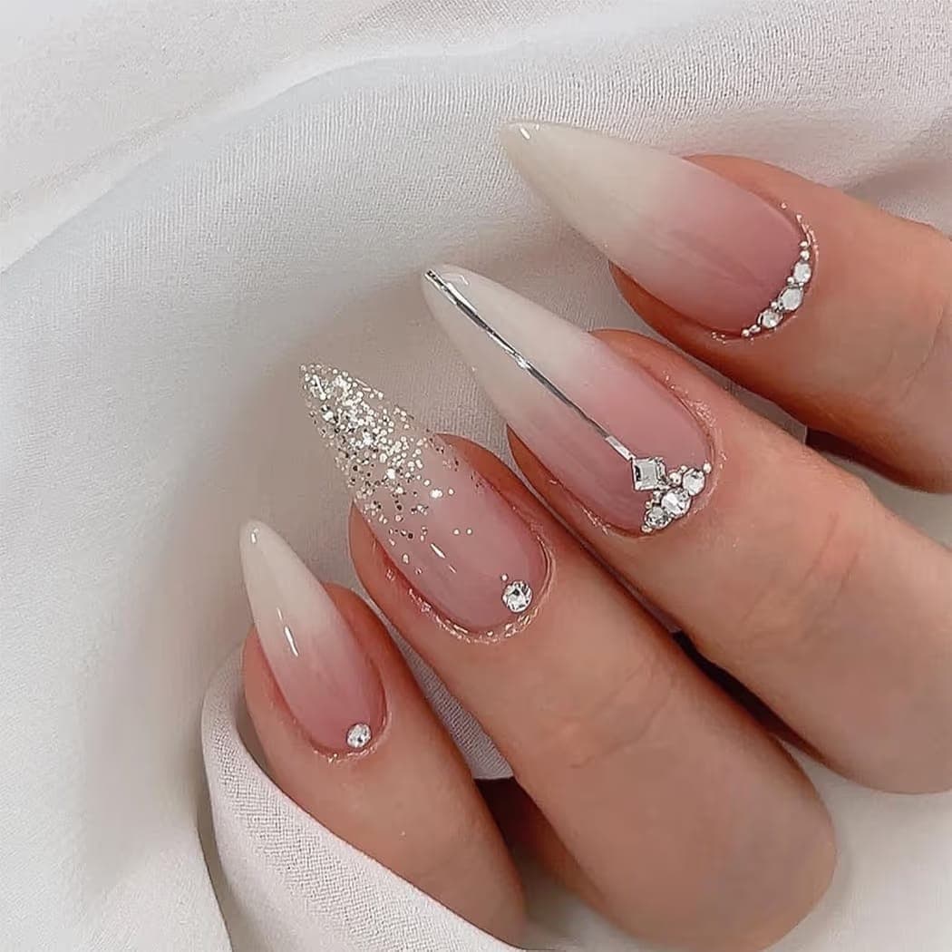 Nail art élaboré avec motifs détaillés chez Ongles et Spa Québec