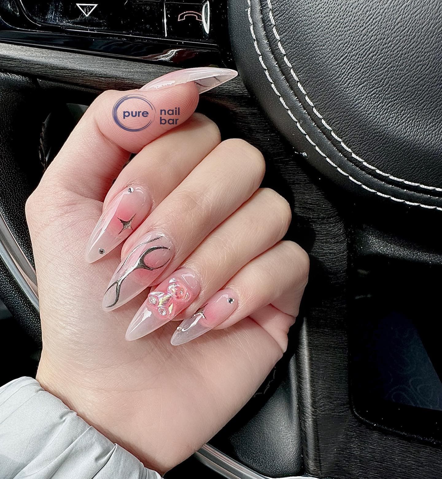 Nail art créatif et ornements chez Ongles et Spa Québec